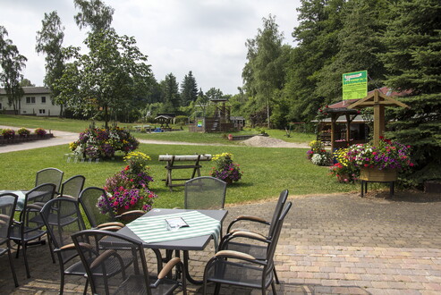 Terrassenblick auf den Spielplatz