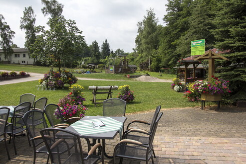 Terrassenblick auf den Spielplatz